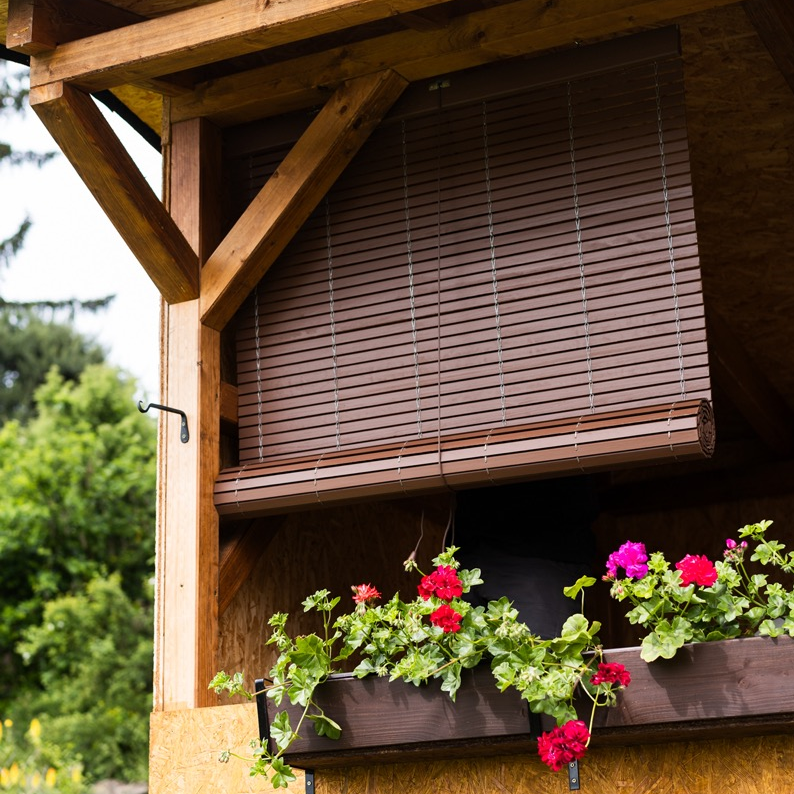 Fa pergola árnyékoló roló - tejcsokoládé színű